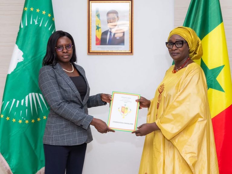 Remise solennelle de la Commission Consulaire